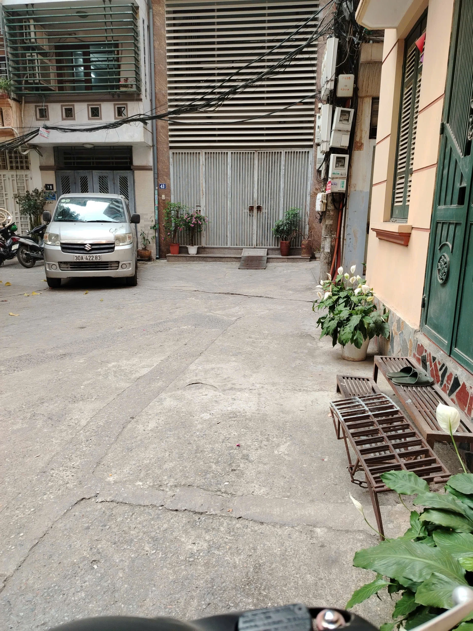 Hiếm! Bán nhà Cầu Giấy 6 tầng ô tô qua nhà, cạnh công viên 11.x tỷ