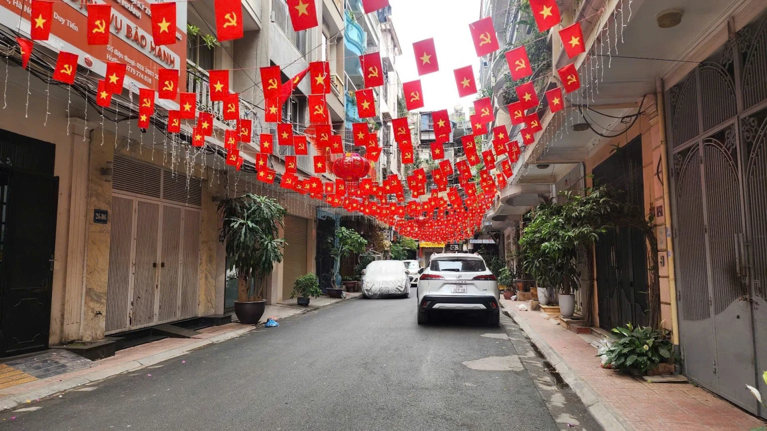 Siêu phẩm Nguyễn Văn Huyên 45m2, phân lô, ô tô tránh,14.x tỷ