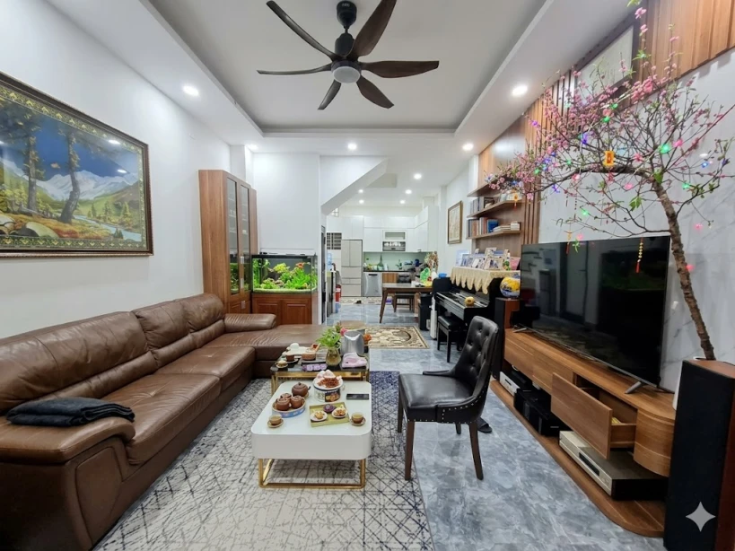 NHÀ TÂY HỒ-SỔ PHÂN LÔ-OTO 7 ĐỖ CỬA-NGÕ RỘNG 5M THÔNG TỨ TUNG-NỘI THẤT SANG ĐẸP-Ở SƯỚNG- NHỈNH 11 TỶ