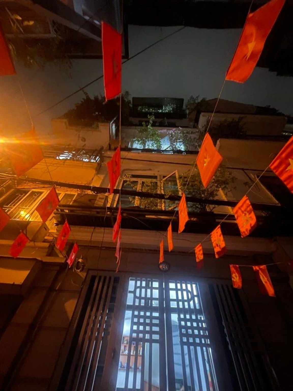 Bán nhà Bồ Đề 9 tỷ ô tô  chỗ đỗ cửa,ngõ thông thoáng