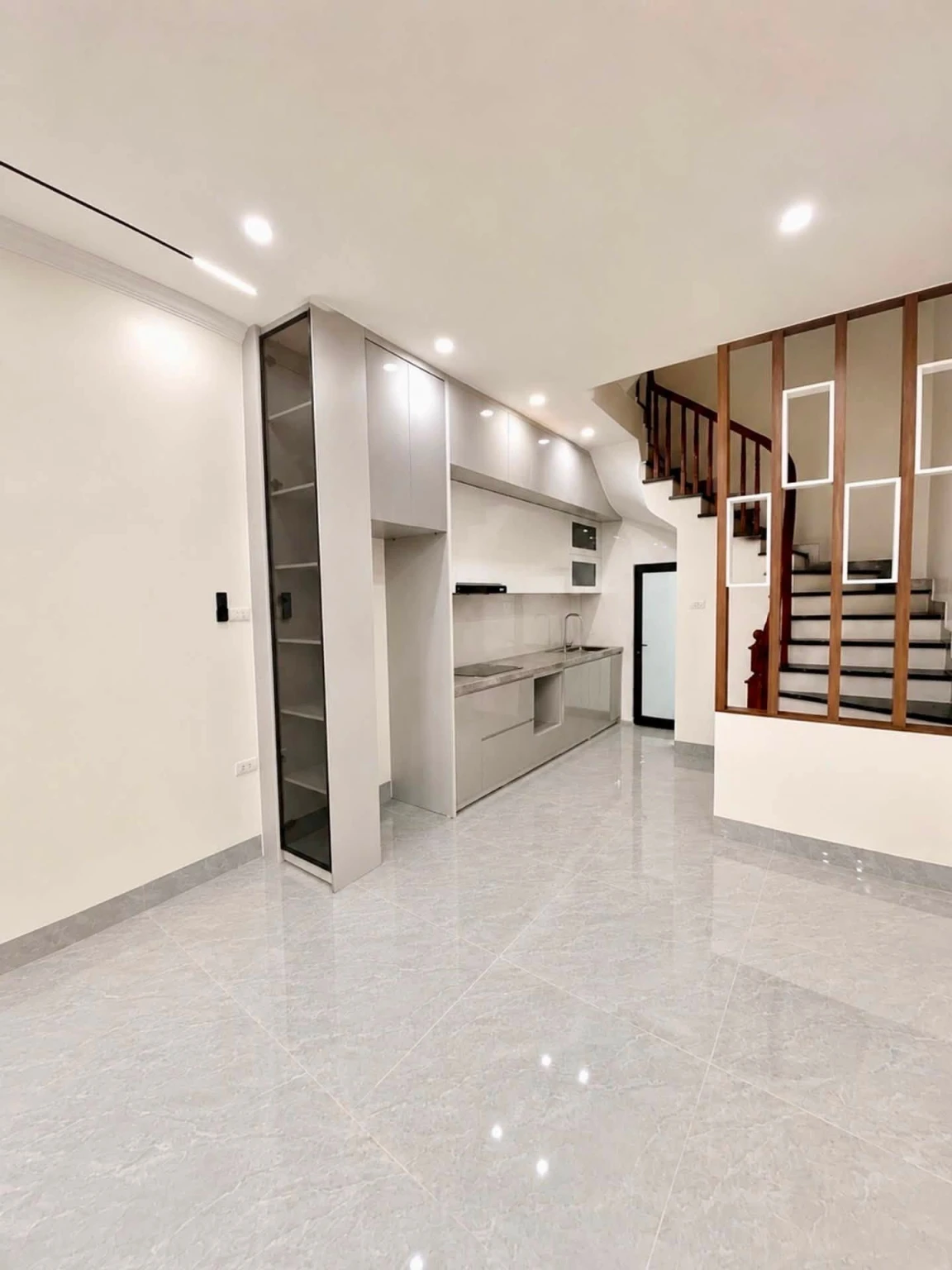  NHÀ ĐẸP ĐỨC GIANG, LONG BIÊN 33m2, 5T chỉ 7,05 tỷ ô tô đỗ cửa