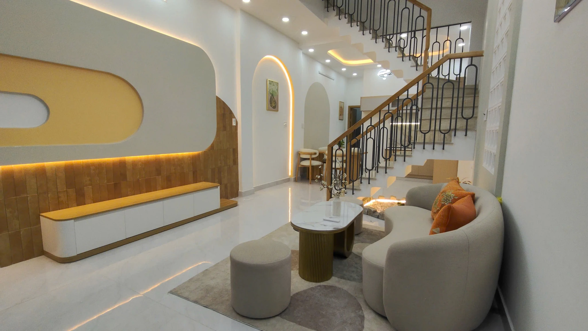 Nhà 52m2 full nội thất chỉ xách vali vào ở, ô tô đổ cửa chỉ nhỉnh 5Đ