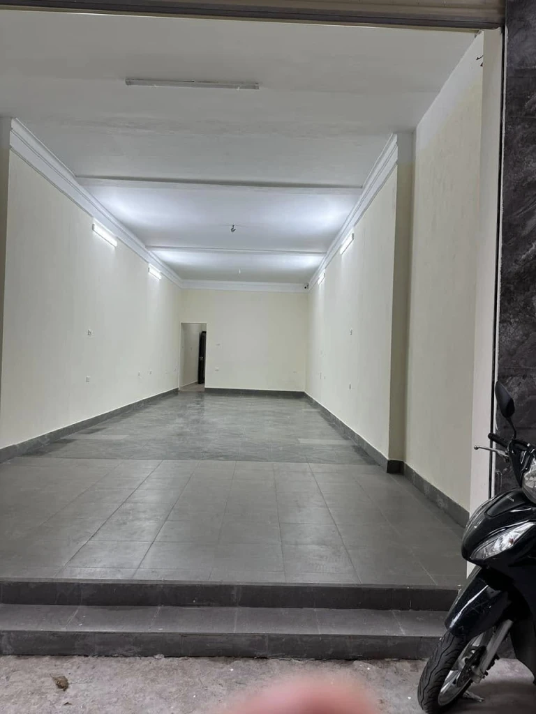 Cho thuê trọn 2 nhà mới : nhà 3 tầng, mỗi sàn 80m2 và nhà 2 tầng mỗi sàn 30m2 .