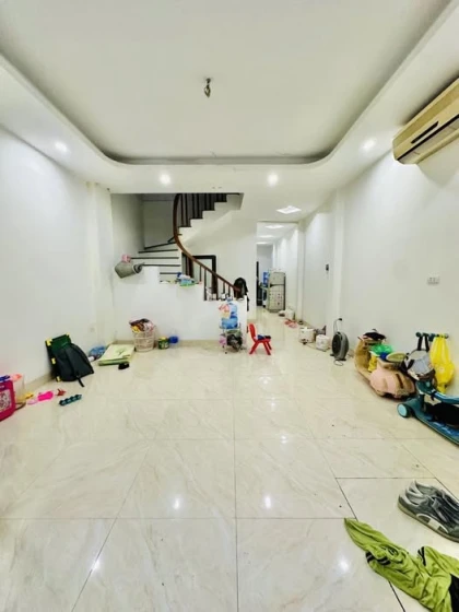 ĐỊNH CÔNG HẠ - 3 NGỦ - NHÀ ĐẸP - CHỈ NHỈNH 2 TỶ CHÚT.