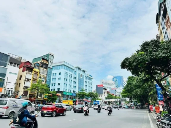 Cơ hội đầu tư giữ tiền - Bán Nhà mặt phố Tây Sơn, Đống Đa