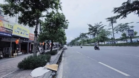 BIỆT THỰ GẦN BIG C LONG BIÊN- MẶT TIỀN CỰC RỘNG- ĐƯỜNG TRƯỚC NHÀ 4 LÀN Ô TÔ TRÁNH- THÔNG TỨ TUNG