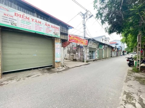 Trên đất sẵn 4 phòng trọ, đang cho công nhân ở full.