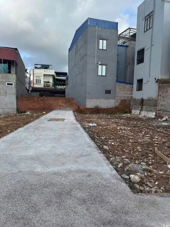 CHỈ VỚI 1,6 X TỶ CÓ NGAY LÔ ĐẤT ĐẸP SAU 1 NHÀ MẶT ĐƯỜNG ĐỒNG HÒA KIẾN AN.