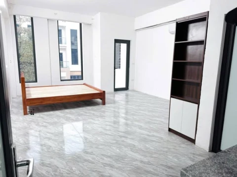 Mình có căn liền kề mới xây chỉ để cho thuê , phòng giá từ 3tr đến hơn 4tr đầy đủ nội thất (giường ,tủ ,tủ bếp ,hút mùi , điều hòa , nóng lạnh) , có chỗ để ô tô