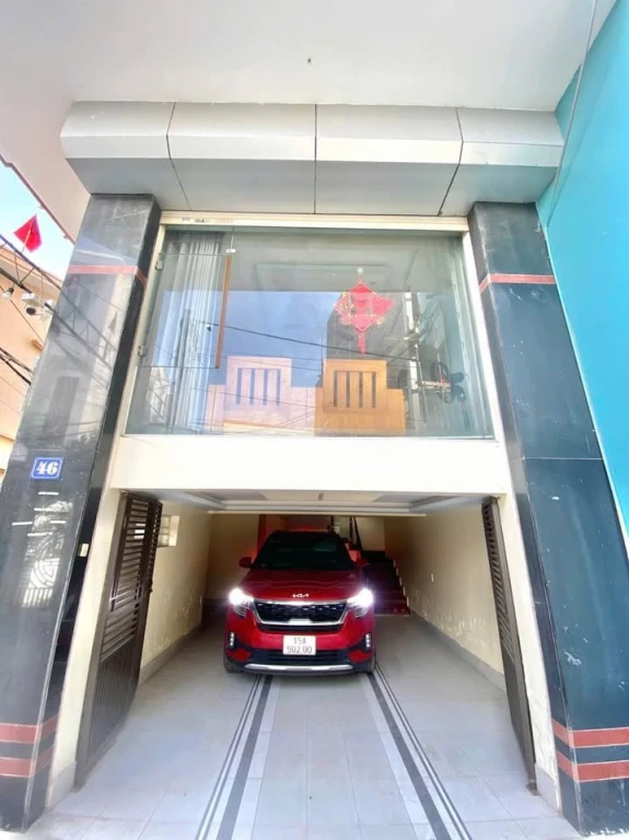 Nhà 4 tầng, lô góc lại Trung Hành, Ngô Gia Tự ô tô  để trong nhà.
