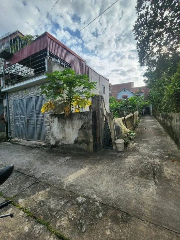 Đất vuông vắn, lô góc thoáng sáng, ngõ thông, ô tô tránh ba gác ngay trước đất