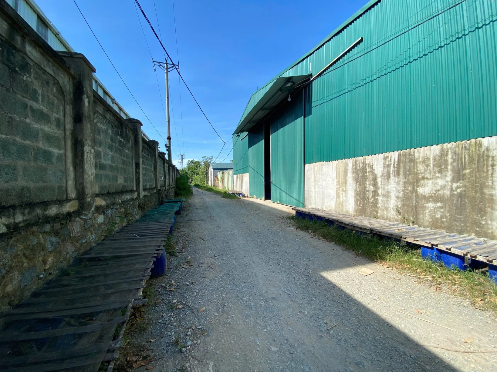 Chính chủ em bán hoặc cho thuê kho xưởng rộng 1000m2 tại Khu Công Nghiệp Phú Nghĩa, Hà Nội