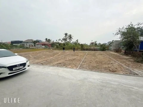 Em chỉ còn 1 lô duy nhất nhanh còn chậm hết ạ! Lô số 2 từ ngoài vào .