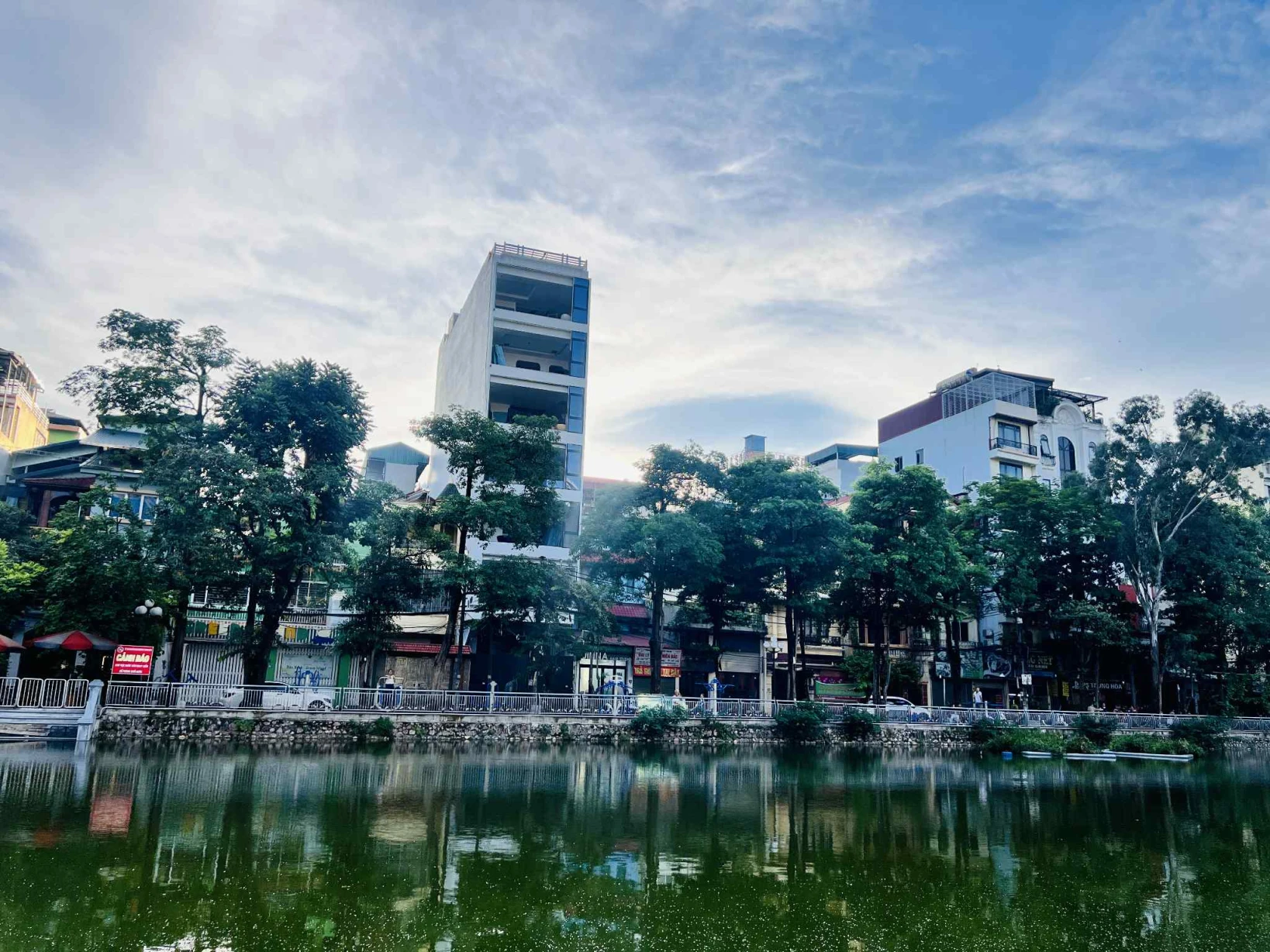 Nhà phân lô VIP Trần Duy Hưng - Ô tô tránh - View hồ hiếm có - 5 tầng, ô chờ thang máy - Ở kết hợp kinh doanh lợi nhuận cao