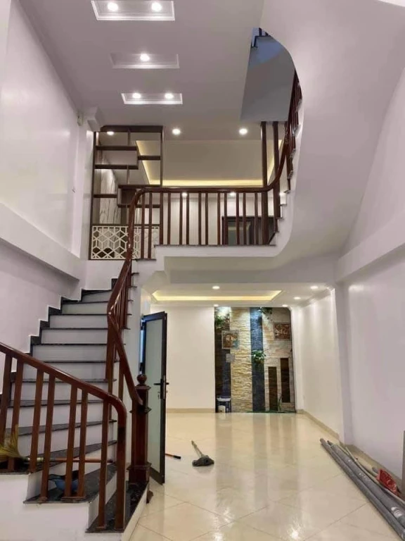 Bán nhà trục chính đường 422, Tân Lập, Đan Phượng. Lô góc 42m2 xây 5 tầng. Ôtô dừng đỗ ngõ.