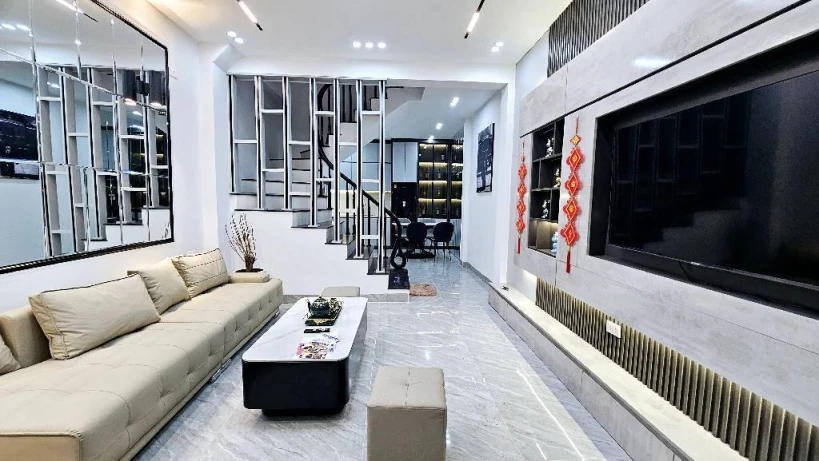 NHÀ ĐẸP Ở NGAY - TRUNG TÂM CẦU GIẤY - Ô TÔ 20M - 42m2*NHỈNH 10 TỶ