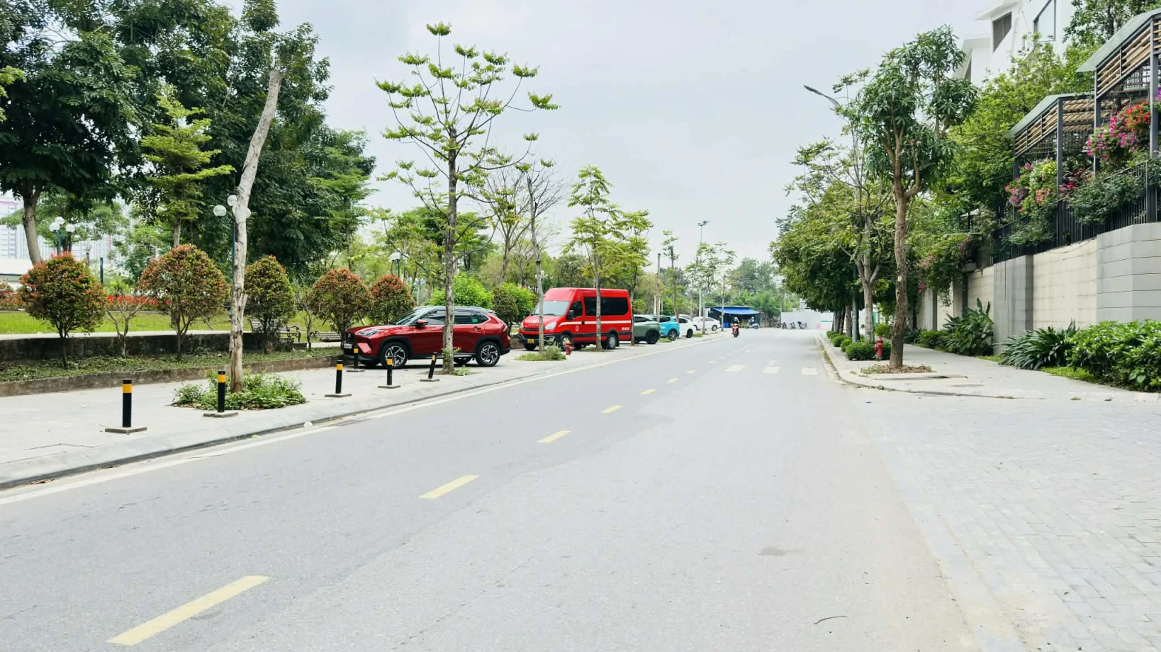 bán nhà Ngọc Thuỵ, 6 tầng thang máy, ôtô đỗ cửa, thoáng trước sau