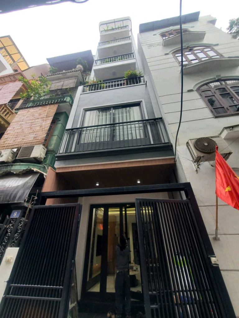 Bán nhà Bồ Đề,Long Biên 5 tầng,43m oto đỗ cửa nhỉnh 12 tỷ