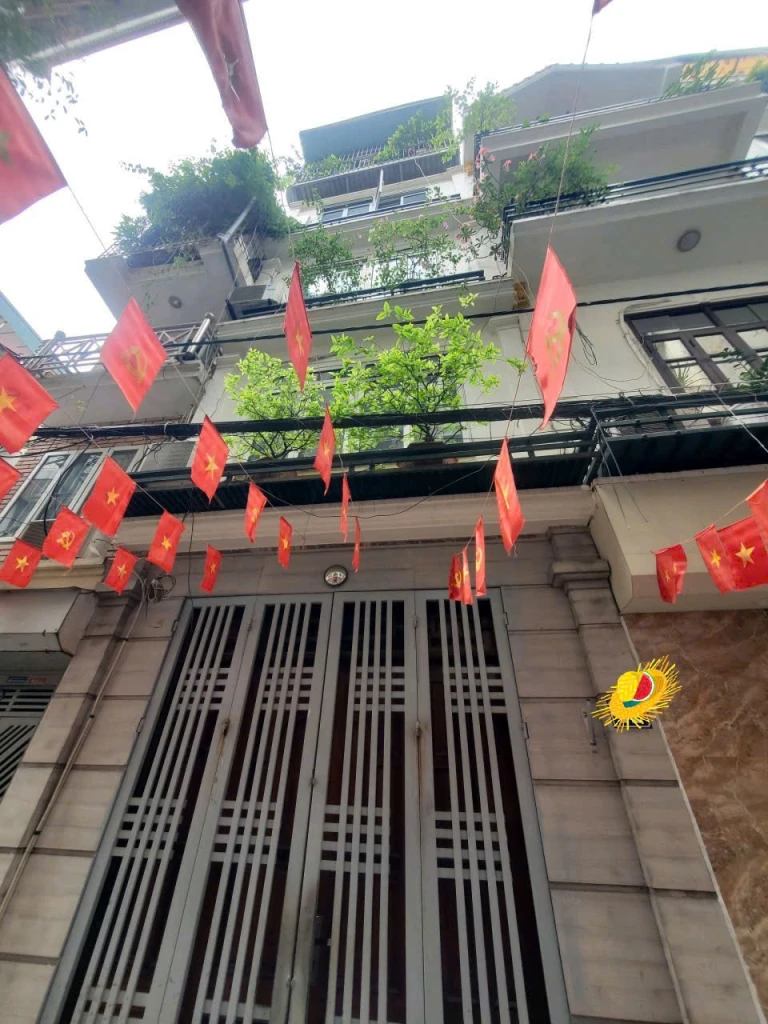 Bán nhà Bồ Đề,Long Biên 5 tầng,33m,mt3.9m oto vào nhà nhỉnh 8 tỷ
