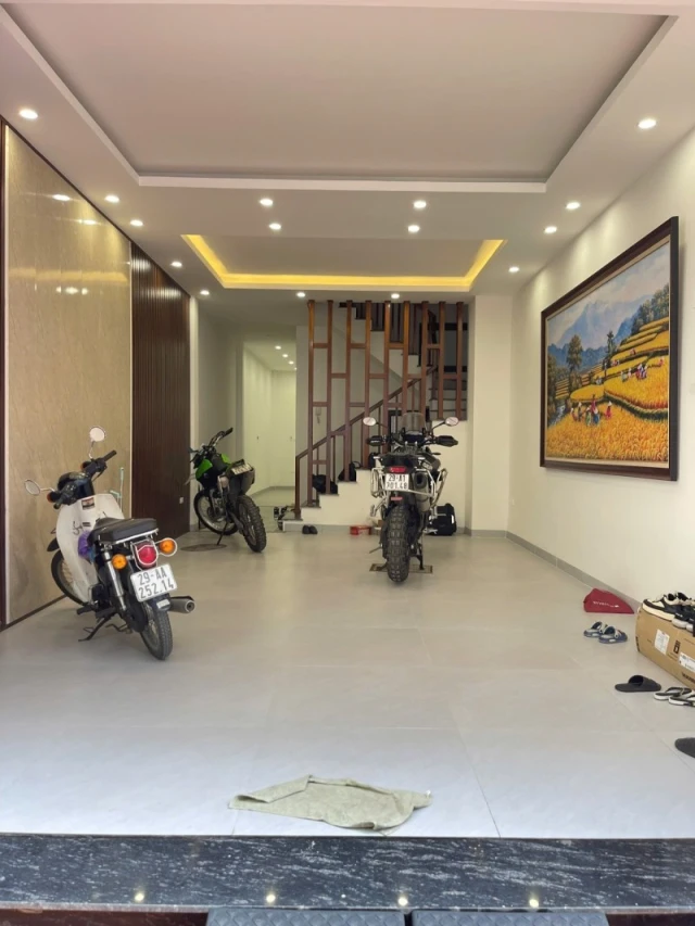 Bán nhà Ngọc Thuỵ,Long Biên 5 tầng,72m,mt4.6m oto đỗ cửa nhỉnh 13 tỷ