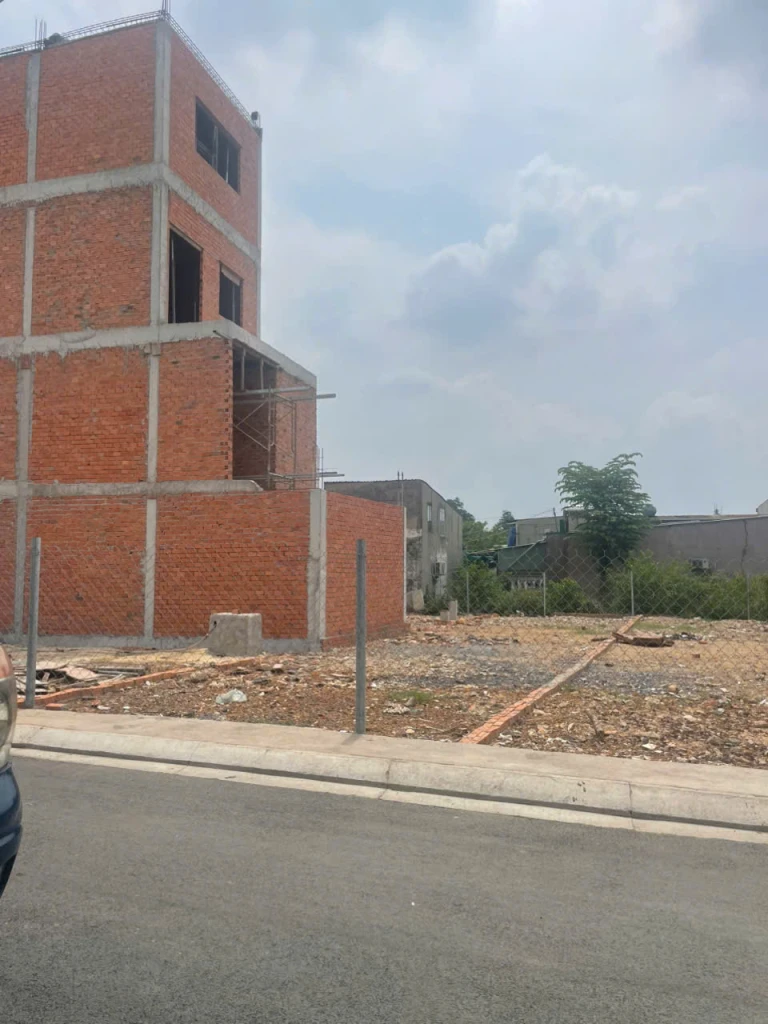 Bán đất 5x23m giá 3,65  tỷ Đường nhựa 6m thông gần đường Trịnh Thị Dối