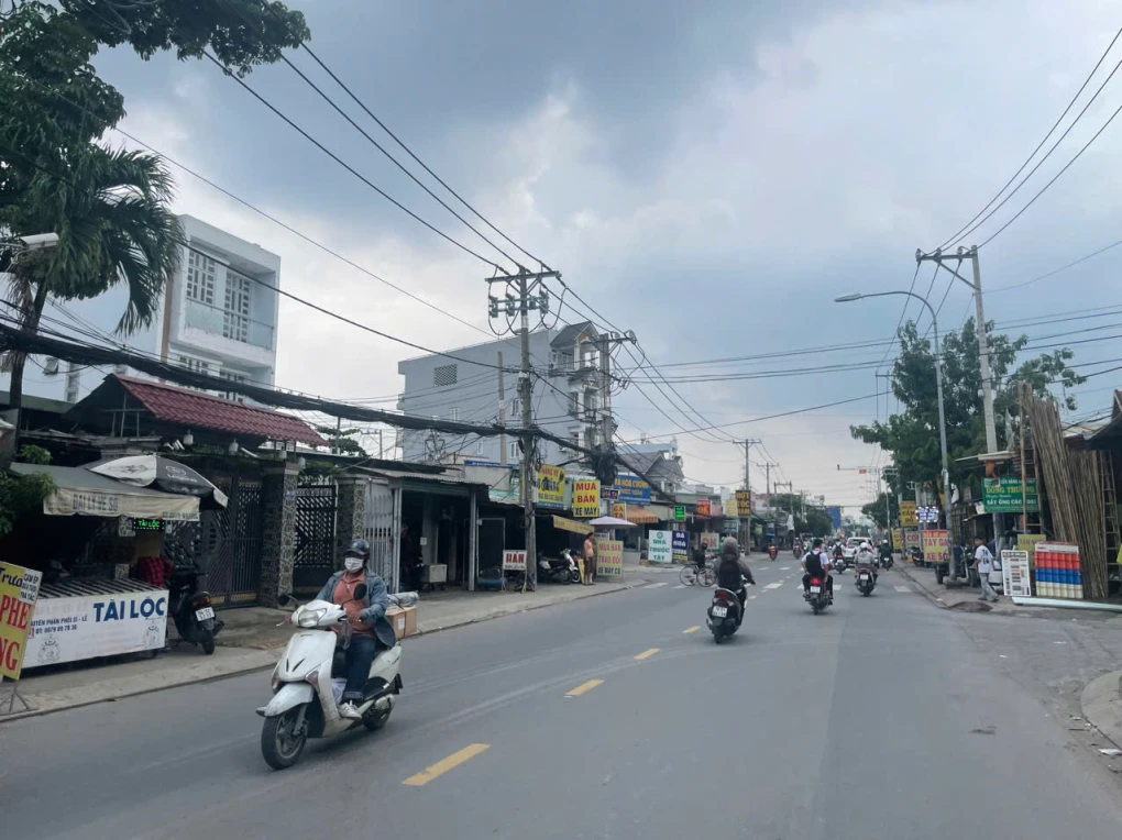 Bán nhà mặt tiền 1 tệt 2 lầu 4,5x34m giá 13,9 tỷ Đường Nguyễn Ảnh Thủ