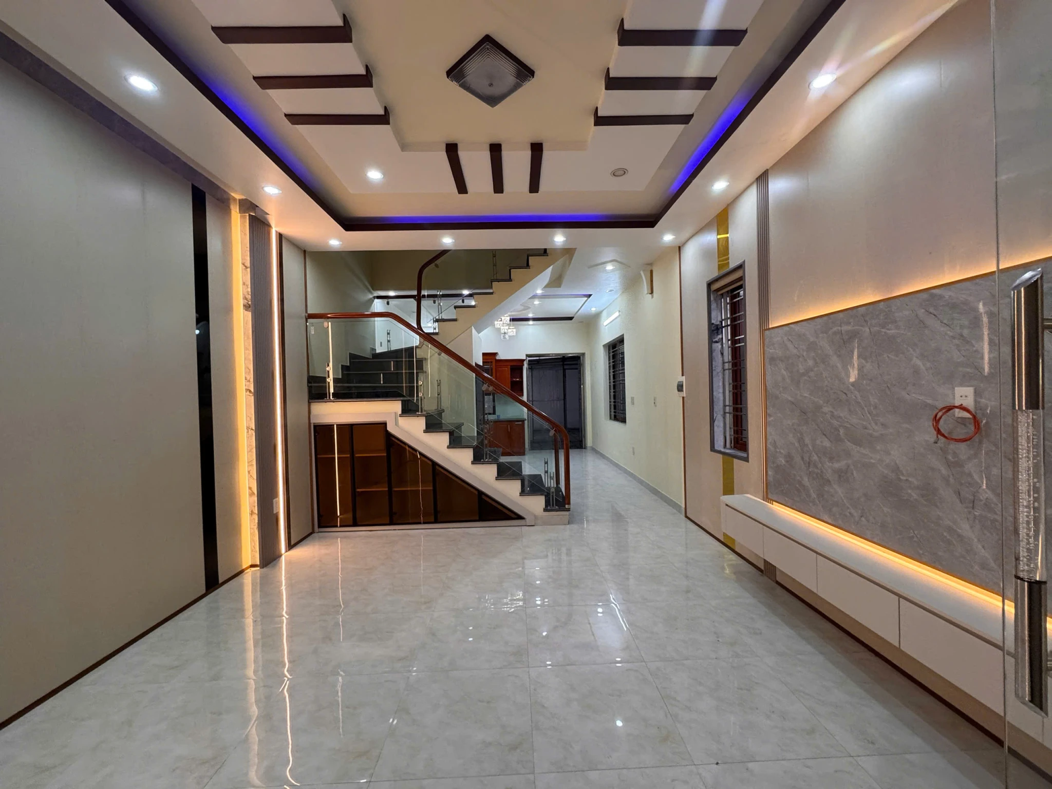 🔥 HIẾM CÓ: Nhà độc lập 4 tầng Phương Lưu – Sân cổng riêng, giá chỉ 2.97 tỷ!