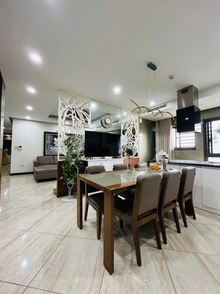 Bán rẻ gấp căn hộ 3 ngủ VIP Toà C'Land 81 Lê Đúc Thọ Hà Nội 10 tỷ. DT 155m2 lô góc