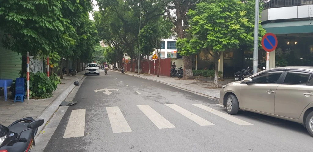 Bán nhà 5 tầng ngõ 10 Nguyên Văn Huyên Nghĩa Đô Cầu Giấy 20 tỷ. Vỉa hè ô tô tránh kinh doanh
