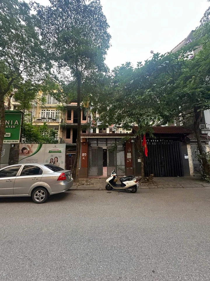 Bán nhà lô góc 2 mặt tiên phố Nguyễn Thi Định Cầu Giấy Hà Nội. DT 80m2,
