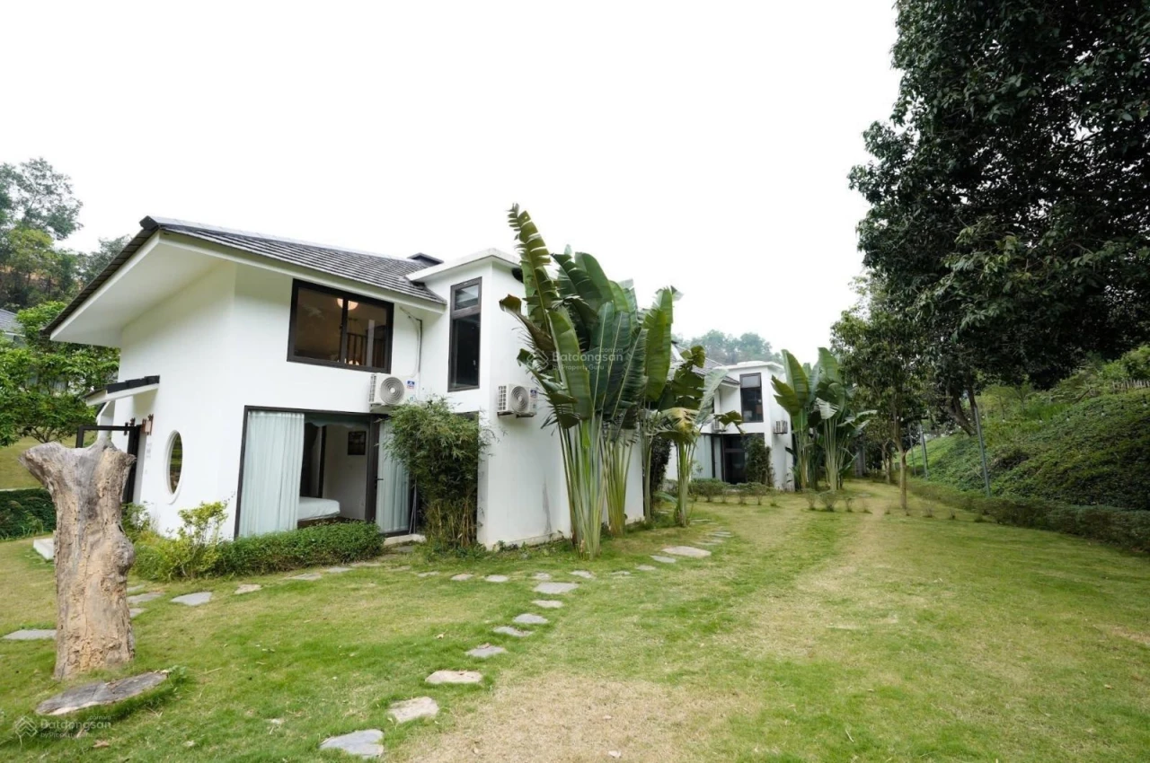 Bán bt mặt suối-dòng tiền 250tr/năm tại hasu village-3,6 tỷ,150m2, sổ đỏ, full nội thất