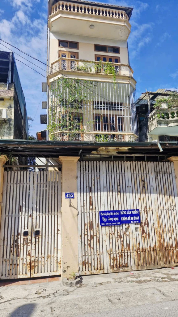 Cho thuê nhà riêng 100m², 3 tầng mặt đường chính Hoàng Công Chất.