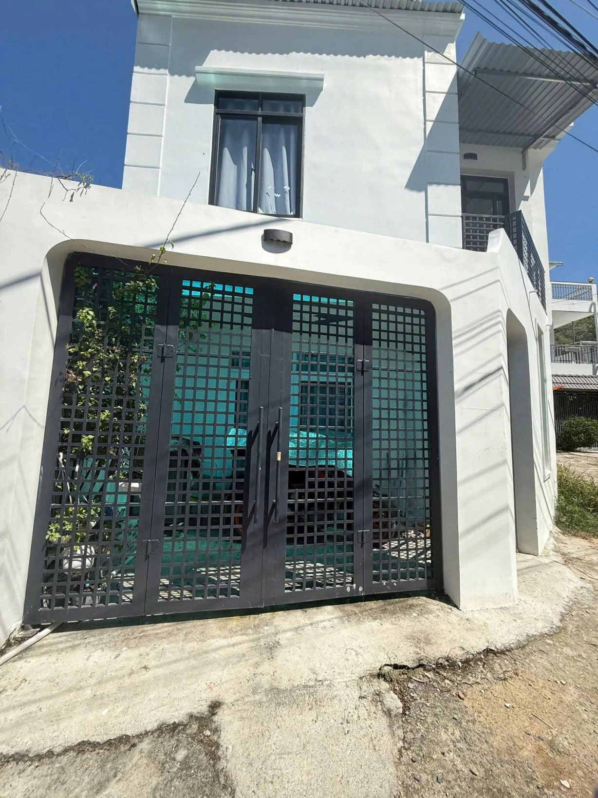 Bán nhà 2 lầu gần biển Hòn Chồng – ô tô 6m – Vĩnh Hải – giá 3,3 tỷ