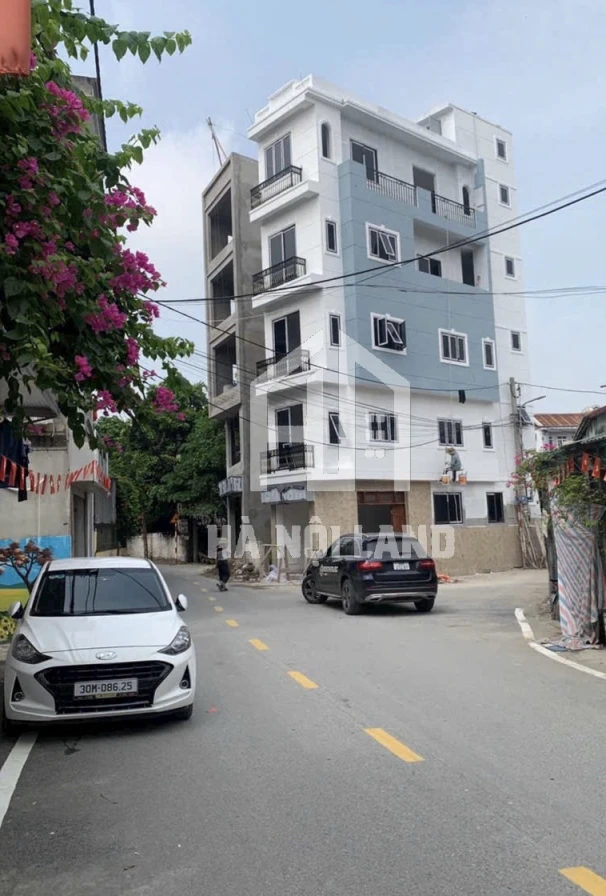 Căn nhà ngay Nhổn - lô góc - ô tô tránh - thang máy - kinh doanh tốt