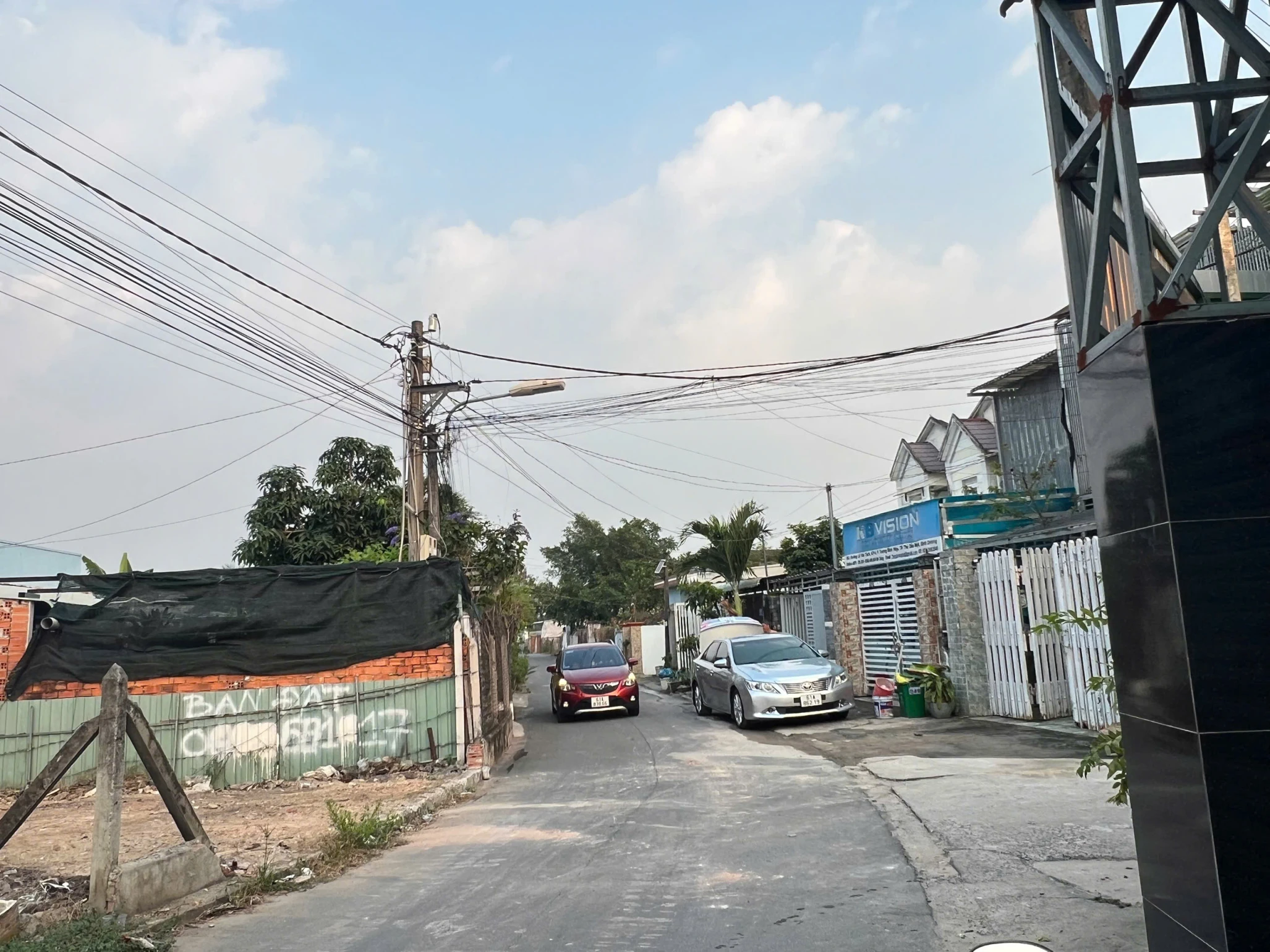 Bán Gấp Đất Lô Góc Trung Tâm – 2 Mặt Tiền Ô Tô – Xây Dựng Tự Do – Sổ Riêng