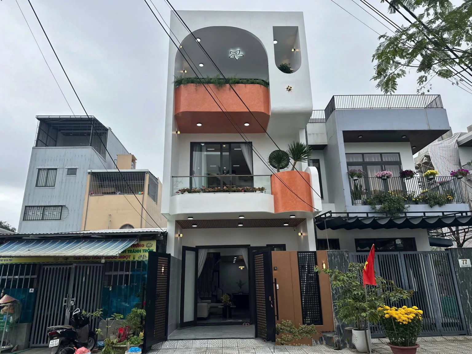 Nhà Mới Xây 3 Tầng Ngay Trung Tâm Thủ Dầu Một - Dân Cư Đông Đúc