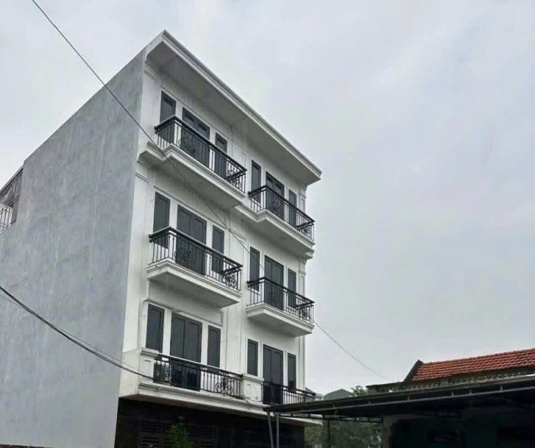 BÁN GẤP NHÀ LÔ GÓC TRUNG TÂM TRẠM TRÔI – NHÀ MỚI 4 TẦNG – VIEW HỒ – FULL NỘI THẤT CAO CẤP