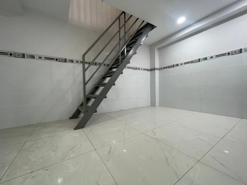 NHÀ 3 TẦNG NI SƯ HUỲNH LIÊN HXH, HƠN 2 TỶ