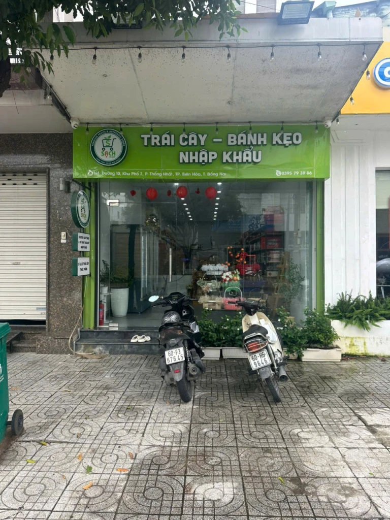 SANG NHƯỢNG GẤP CỬA HÀNG TRÁI CÂY NHẬP KHẨU – MẶT TIỀN ĐƯỜNG D10, P. TRẤN BIÊN