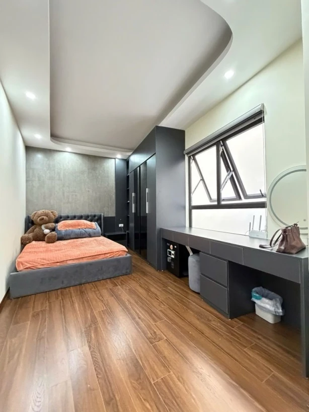 Hiếm ! hơn 9 tỷ nhà mới ngõ 239 Bồ Đề full nội thất 35m x 6T thang máy ở luôn.