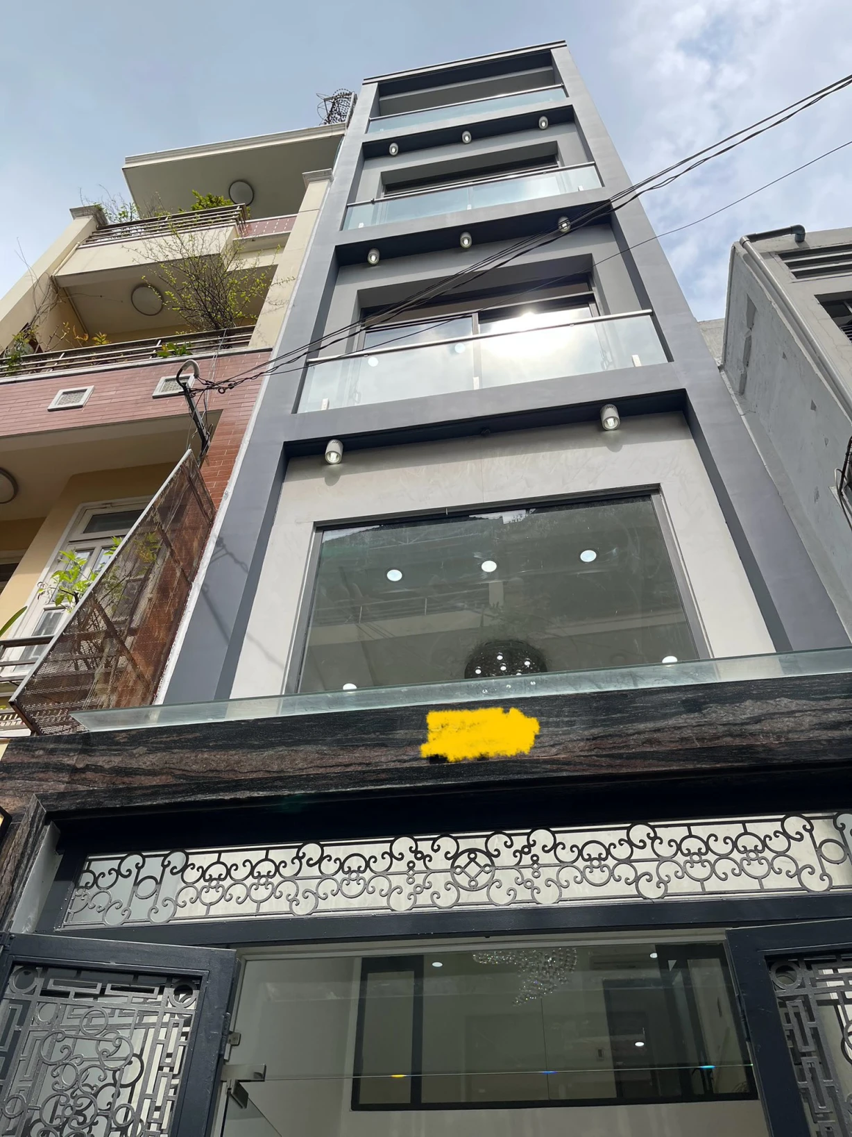 •  Vị trí trung tâm – thang máy riêng – nội thất VIP BÁN NHÀ Quận 3 •  Đường CMT8 – 36m²