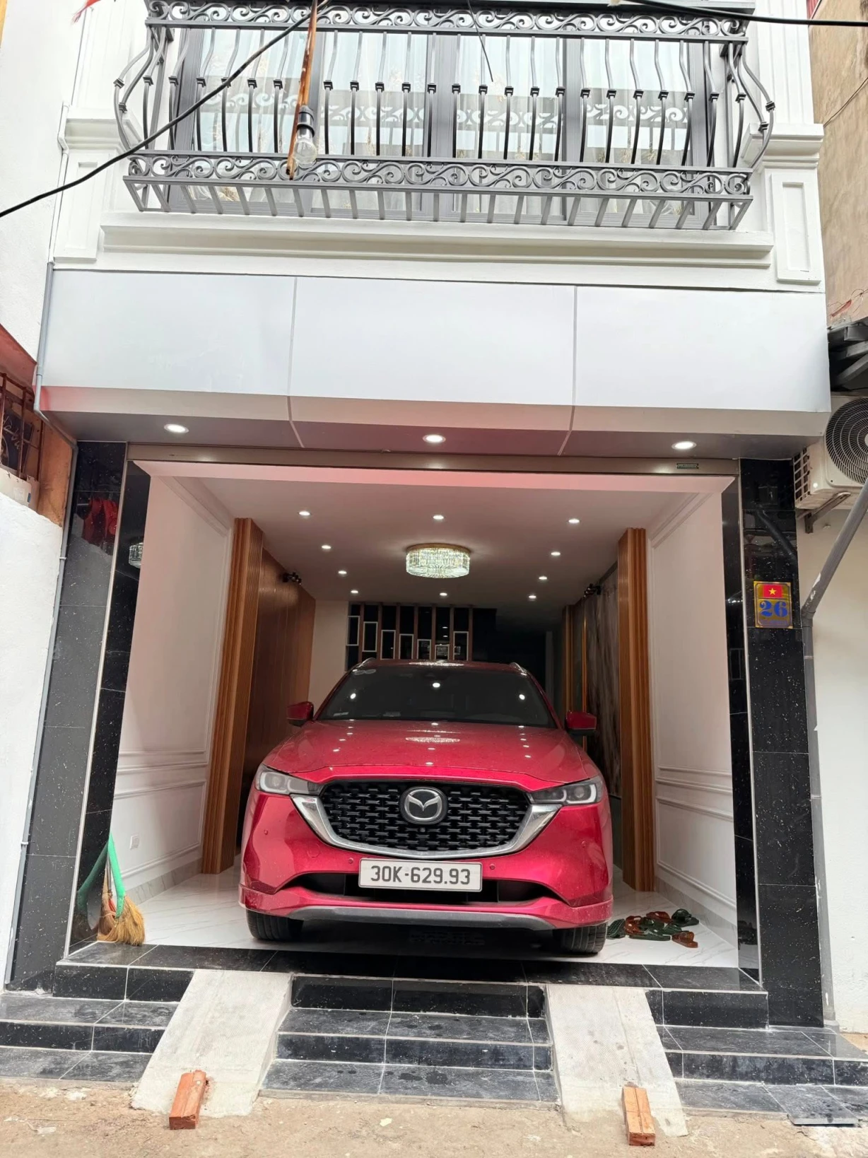 🏦🏦🏦. Chính chủ gửi bán nhà siêu đẹp tại trường Nhạc Hoạ - Lương Ngọc Quyến - Hà Nội.