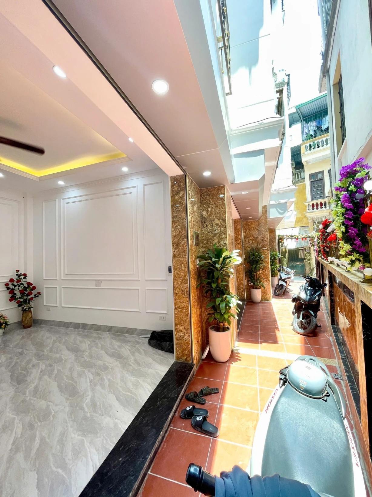 CHÀO BÁN 2 CĂN NHÀ MỚI KÍNH KOONG VỪA HOÀN THIỆN, TRÊN ĐƯỜNG PHÁO ĐÀI LÁNG, DT 32M, VÀ 37M, 6 TẦNG THANG MÁY, TRUNG TÂM ĐỐNG ĐA XUNG QUANH RẤT NHIỀU TIỆN ÍCH KO THIẾU THỨ GÌ.