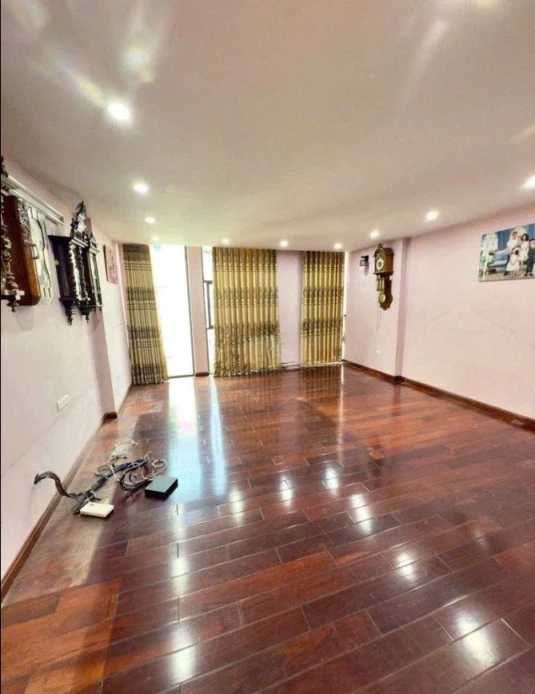 CHO thuê nhà Ngõ 424 Thụy Khuê, tây hồ - ngay ô tô gần phố dt= 32M x 3 tầng , 2 ngủ , 2 vs . full nội thất