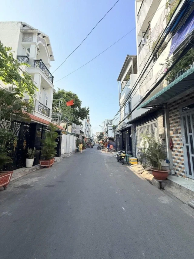 Bán nhà Hẻm 8m Lê Văn Quới - gần ngã tư Hòa Bình, 8x10,5m 2 Tầng  cũ, tiện xây, 8,5 tỷ.