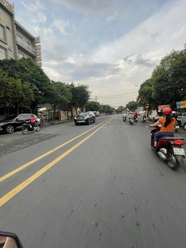 Bán nhà Mặt tiền Chế Lan Viên - ngay D9. 4,3x20m, 3 Tầng, Sổ A4, 5PN, hạ còn 13,5 Tỷ.