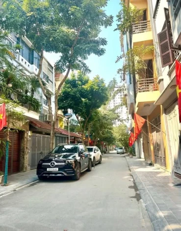 NHÀ ĐẸP PHỐ NGUYỄN LƯƠNG BẰNG QUẬN ĐỐNG ĐA 35M*5T, LÔ GÓC – 20M RA PHỐ – NGÕ THÔNG – NHÀ ĐẸP Ở LUÔN GIÁ 8x TỶ