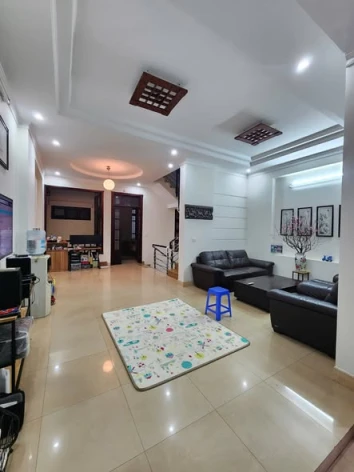  Cho thuê nhà MP Duy Tân - Dịch Vọng Hậu. 95m2 * 5 Tầng - Ô TÔ tránh, Vỉa hè 