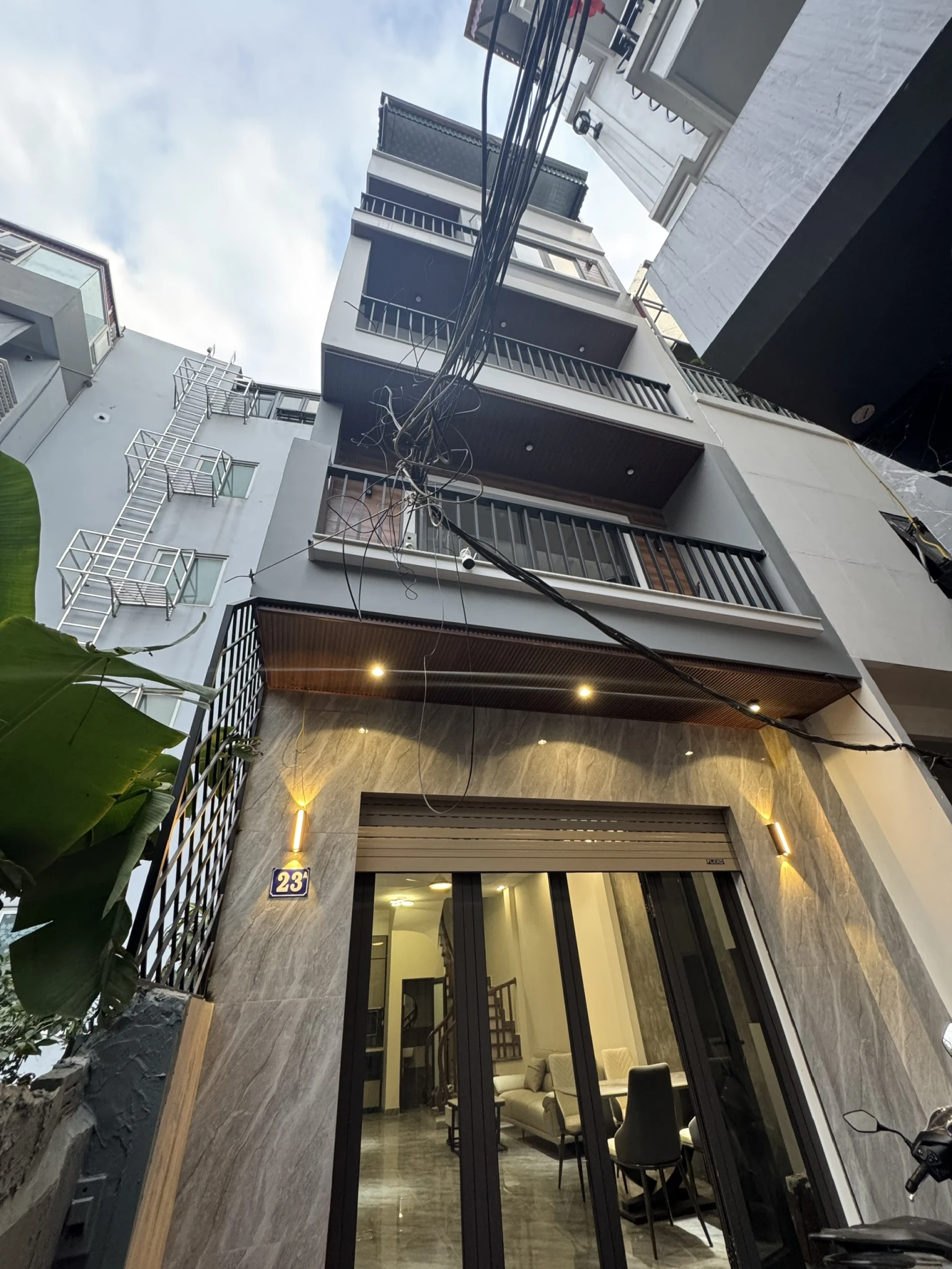 CẦN BÁN NHÀ ĐẸP ĐẦU PHỐ NGUYỄN VĂN CỪ  XÂY MỚI 5 TẦNG – FULL NỘI THẤT CAO CẤP