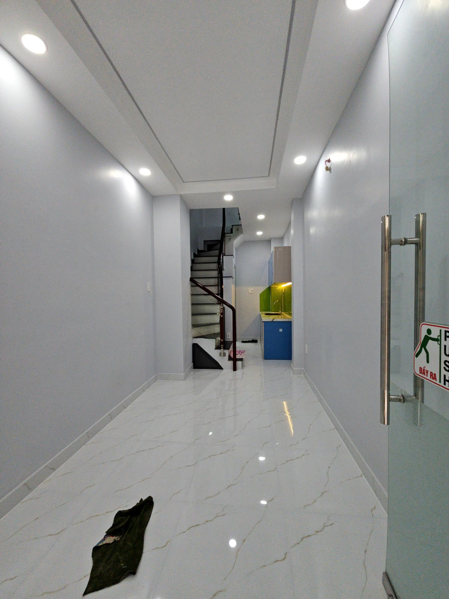 bán nhả mặt tiền kinh doanh khánh hội cạnh Q1 là Q4 
GIÁ có 5 đ